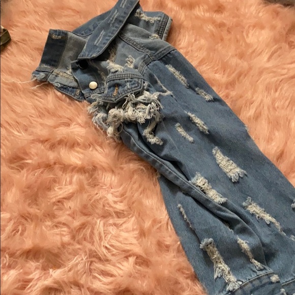 Fashion Nova short jean jacket - Picture 3 of 3